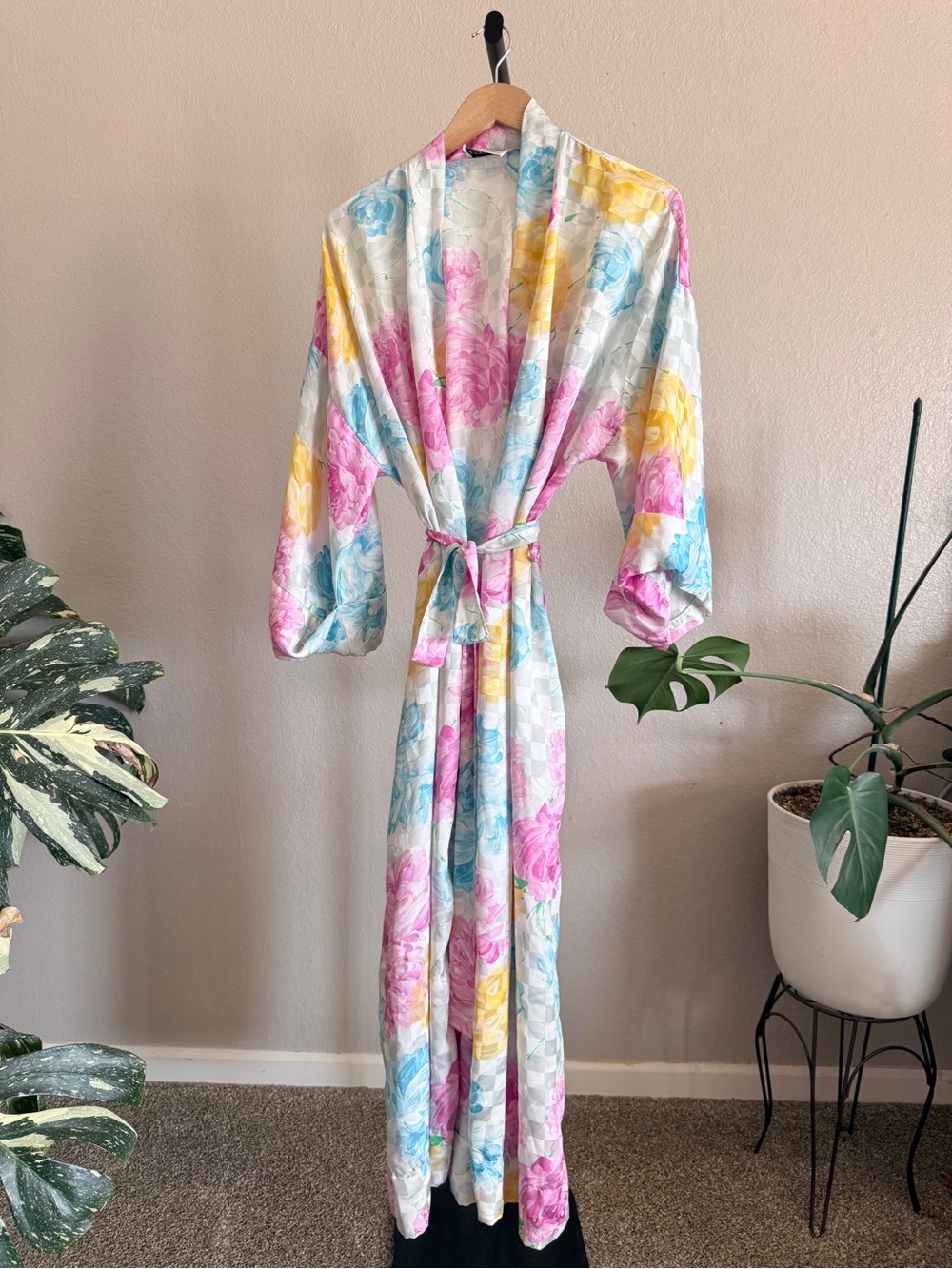 70s VTG Pastel Floral Long Kimono Robe - Pink, Blue, Yellow & White checkered
